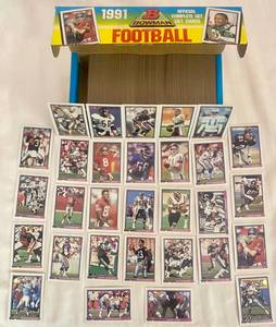 lot 142 image: 1991 Bowman Football - NFL Collector Set 561 Player Cards