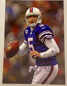 lot 190 image: Trent Edwards Autographed 7 x  5.75 Photo
