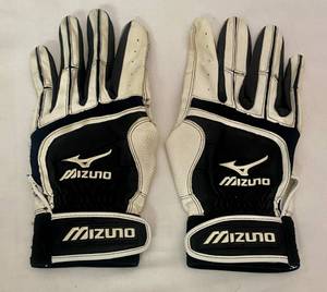 lot 193 image: Mizuno Adult MVP Baseball Batting Gloves