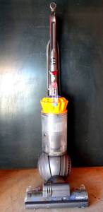 lot 2 image: DYSON YELLOW BALL UP VACUUM SYSTEM - TESTEDWORKS $$$