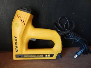 lot 21 image: STANLEY 2-in-1 Electric Stapler and Brad Nail Gun (TRE550Z) - TESTEDWORKS