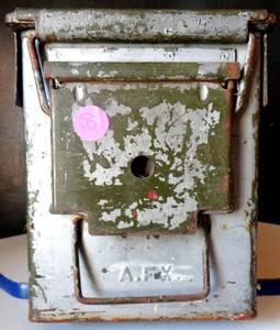 lot 55 image: VINTAGE MILITARY AMMO STORAGE METAL BOX