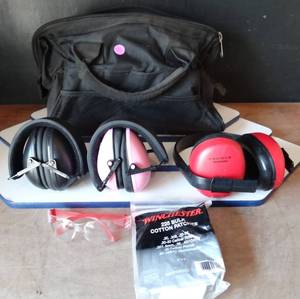 lot 58 image: GUN RANGE KIT WITH 3 RADIANS EAR PROTECTION, PROTECTIVE GOGGLES. CLEANING CLOTH AND STORAGE BAG