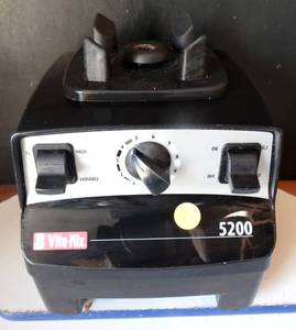 lot 60 image: COMMERCIAL Vitamix VM0103 5200 Variable Speed Black Blender (BASE ONLY) - TESTED - FULLY WORKS