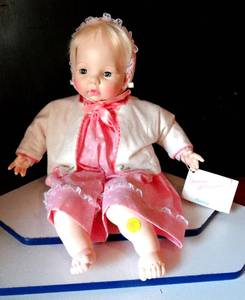 lot 75 image: RARE VINTAGE MADAME ALEXANDER VICTORIA 1966, 18 INCH wTAGS
