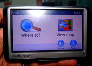 lot 101 image: FULLY TESTED AND WORKING - GARMIN NUVI NAVIGATION SYSTEM WITH WINDOW MOUNT AND POWER CORD