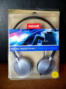 lot 104 image: MAXELL STEREO CORDED HEADPHONES - NIP
