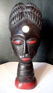 lot 123 image: AUTHENTIC HAND CARVED AFRICAN THEMED WOOD STATUE - 10  TALL