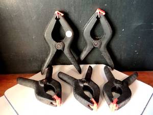 lot 129 image: LOT OF 5 - SPRING LOADED VICE CLAMPS