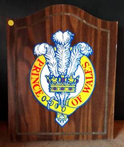 lot 153 image: PRINCE OF WALES 2 SIDED DART BOARD IN WOODEN CABINET