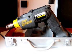 lot 159 image: BLACK & DECKER SUPER CYCLONE 38 VSR DUAL RANGE SCRUDRILL IN CASE (DRILL ONLY)