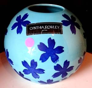 lot 196 image: DECORATIVE CYNTHIA ROWLEY FLORAL BLUE ROUND VASE