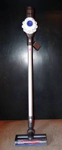 lot 211 image: Dyson V6 Cordless Stick Vacuum - White wCharger - WORKS