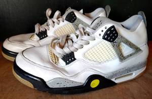 lot 213 image: MENS NIKE AIR JORDAN SNEAKERS - SIZE 10.5