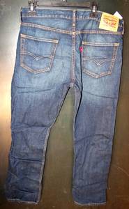 lot 215 image: MENS LEVI STRAUSS 504 JEANS - SIZE 34 X 32