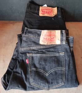 lot 216 image: MENS LEVI 501 JEANS - LOT OF 2 - SEE PICS FOR SIZES