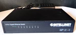 lot 244 image: Intelligent 8 Port 523318 Fast Ethernet Office Switch 8 x 10 100Base