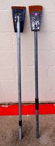 lot 256 image: LOT OF 2 - METAL SCRAPERS FOR FLOOR TILE REMOVAL