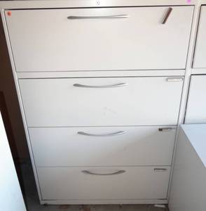 lot 282 image: LIKE NEW - LARGE 4 DRAWER METAL FILE CABINET