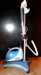 lot 285 image: Shark GS300 Garment Steamer wAdjustable Pole & Hand Held Steamer - WORKS