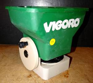 lot 294 image: VIGORO HANDHELD FERTILIZER SPREADER