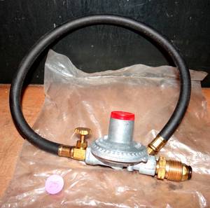 lot 295 image: GLOBAL  MODEL 102 GAS VALVE - NEW