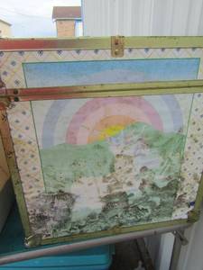 lot 50 image: Unicorn small square chest with large size pine cones qty 8