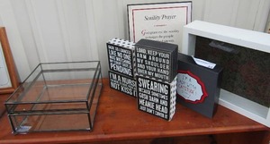 lot 53 image: Clear glass display box, Wooden dcor wall art with phrases on them, Senility Prayer framed, white display wooden box with glass top