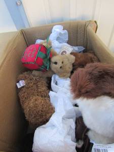 lot 61 image: Box of stuffed animals, Boyds bears and more brands qty 7