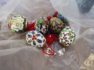 lot 67 image: Wares Chinese dcor eggs ornaments