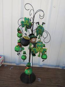 lot 70 image: 24 tall saint patties day decor on metal tree hanger
