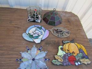 lot 96 image: Stained glass lot of, fall design, blue bird, Christmas tree with presents, lamp shade, red bird, star qty 6