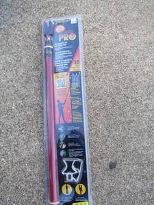 lot 107 image: No ladder pro light hanging kit with rapid release clips, NIB to help hang Christmas lights