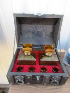 lot 113 image: small wooden chest with 2 DE canisters inside brown glass with 4 shot glasses