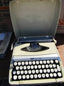 lot 116 image: SCM corona smith vintage type writer with cover