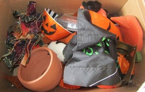 lot 120 image: Halloween lot of cds, dcor, candy dish and pumpkin lantern