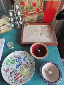 lot 130 image: Crystal candle holders NIB, 2 apple baking dishes, Family tree shadow box, family tree table stand, set of 4 paddes handled coffee mugs with stand