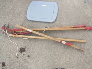 lot 140 image: extendable tree limb trimmer with pull cut rope