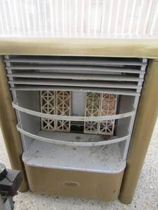lot 14 image: Atlanta gas heater has all grates, in good condition