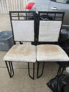 lot 150 image: 2 black metal frame kitchen chairs with white seating needs deep cleaned or changed
