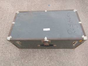 lot 151 image: 123016 metal green vintage trunk chest