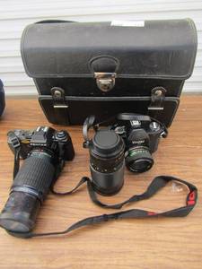 lot 175 image: Takumar zoom lense and Pentax camera with Black camera case & Vivitar camera and extra zoom lense,