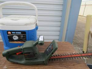 lot 211 image: Black and decker electric hedge trimmer, small igloo ice chest