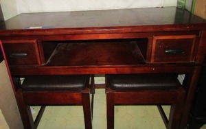 lot 2 image: Brown wooden desk with 2 drawers and 2 seat stools great for school aged kids  29 12 x 47 12 x 20  in great condition