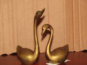 lot 22 image: Solid brass swans qty 2