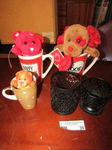 lot 30 image: 3 coffee mugs with teddy bears inside, great for gifts, 2 black holders