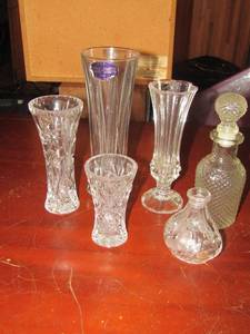 lot 31 image: Lot of crystal flower vases, some are star david