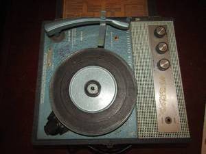 lot 54 image: Vintage Rheem record player turn table all in tack with case