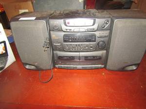 lot 55 image: Aiwa boom box radio built in speakers, works, cassette and CD player