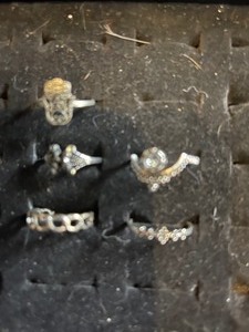 lot 9 image: 5 silver tone rings assorted sizes